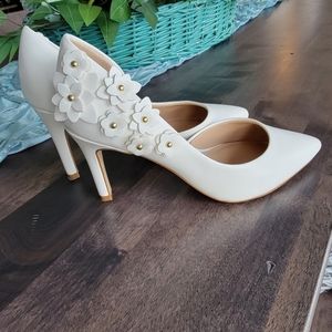 The prettiest white shoes